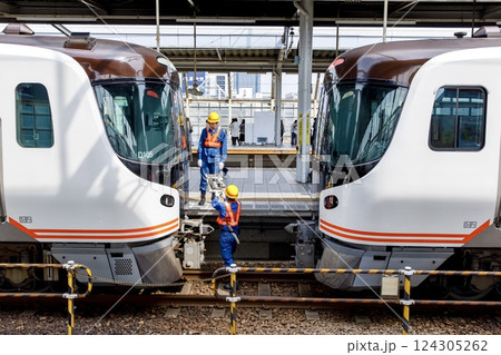 岐阜駅での特急ひだの連結作業 岐阜駅での特急ひだの連結作業 124305262