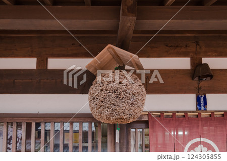 【若狭鯖街道の熊川宿杉玉】 124305855