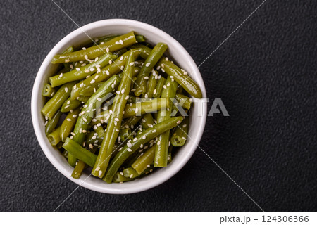 Steamed green beans on a plate with olive oil, sesame seeds 124306366