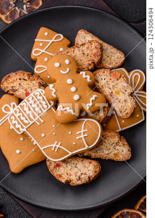 Christmas cantuccini cookies with nuts and candied fruits, gingerbread 124306494