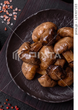 Grilled champignon mushrooms with salt, spices and herbs Grilled champignon mushrooms with salt, spices and herbs 124307103