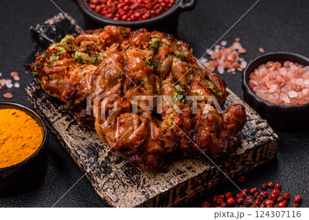 Grilled chicken fillet with garlic sauce, hot pepper 124307116