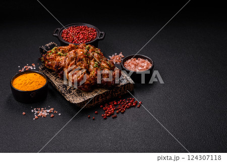 Grilled chicken fillet with garlic sauce, hot pepper 124307118