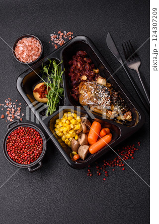 Grilled mackerel fillet pieces with vegetables, salt and spices 124307209