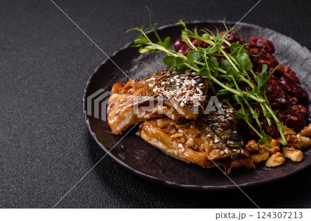 Grilled mackerel fillet pieces with vegetables, salt and spices 124307213