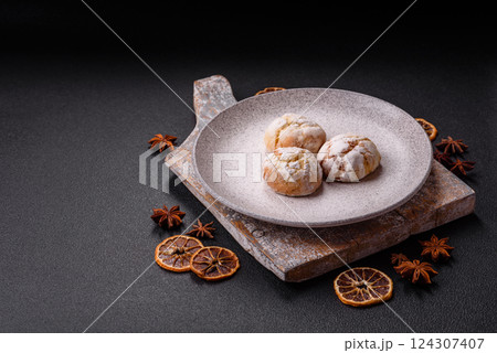 Delicious round freshly baked lemon flavored cookies 124307407