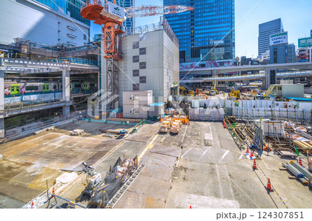 日本の東京都市景観 切断された謎の支柱!・周辺は固められ地盤に…さよなら渋谷駅西口＝3月21日 124307851