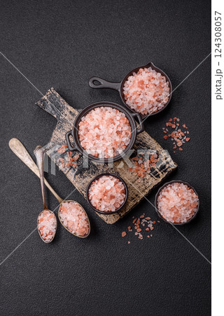 Pink himalayan salt in a black bowl on a dark concrete background Pink himalayan salt in a black bowl on a dark concrete background 124308057
