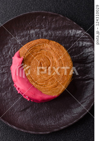Round sweet New York roll croissant with raspberry cream filling Round sweet New York roll croissant with raspberry cream filling 124310029
