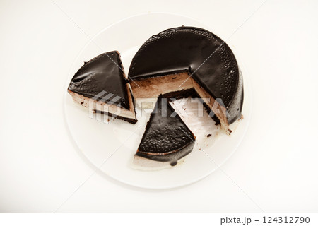 Coffee and milk cheesecake. A cake with cheese and chocolate on a plate. 124312790