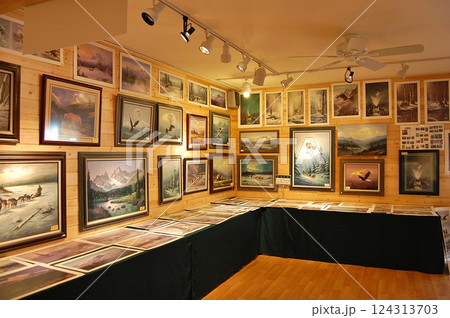 Cozy Art Gallery with Nature-Inspired Paintings Cozy Art Gallery with Nature-Inspired Paintings 124313703