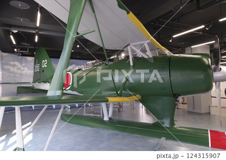 大和ミュージアムに展示されている零式観測機 124315907
