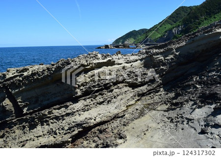庄内海岸の岩場風景 庄内海岸の岩場風景 124317302