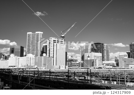 高輪ゲートウェイから望む芝浦周辺のマンション群 2025.03　b-6 モノクロ 124317909