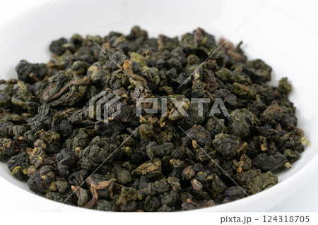 凍頂烏龍茶の茶葉のクローズアップ 凍頂烏龍茶の茶葉のクローズアップ 124318705
