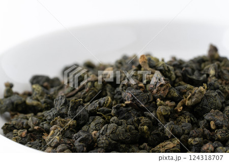 凍頂烏龍茶の茶葉のクローズアップ 凍頂烏龍茶の茶葉のクローズアップ 124318707