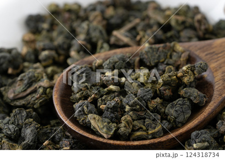 凍頂烏龍茶の茶葉のクローズアップ 124318734