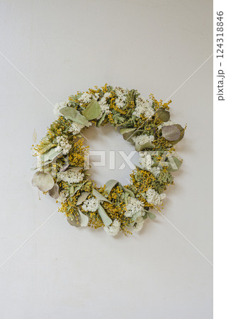 ドライフラワーのリース 124318846