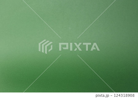 緑色の紙_斜俯瞰から撮影 124318908