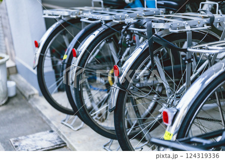 自転車 駐輪場 整列 自転車 駐輪場 整列 124319336