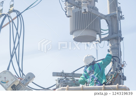 配電線作業　配電工事 124319639
