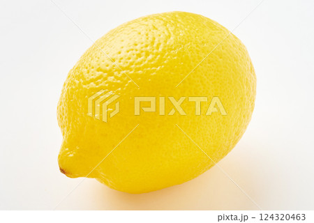 新鮮なレモン 124320463