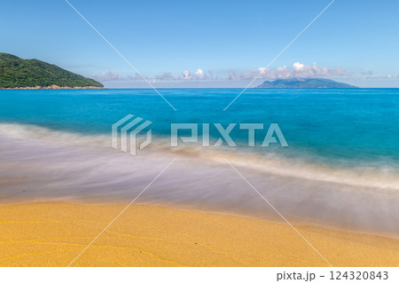 屋久島洋上アルプスの絶景(7月)海亀産卵地永田海岸いなか浜 124320843