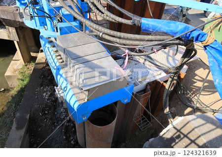 橋の架け替え工事 124321639