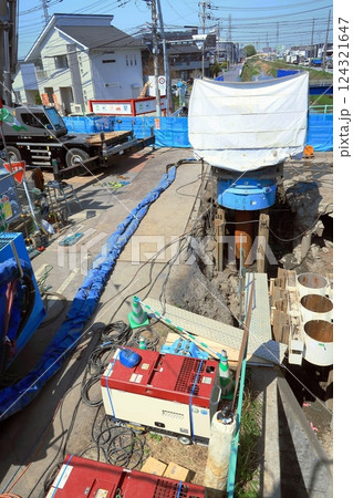 橋の架け替え工事 124321647