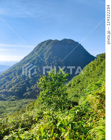 夏の火打山・妙高山登山(大倉乗越から望む妙高山) 夏の火打山・妙高山登山(大倉乗越から望む妙高山) 124322284