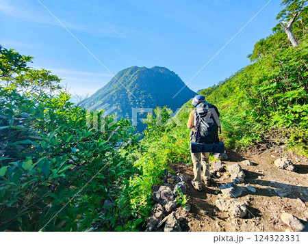 夏の火打山・妙高山登山(大倉乗越から妙高山を望む) 夏の火打山・妙高山登山(大倉乗越から妙高山を望む) 124322331