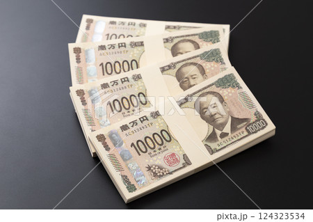 黒背景に400万円 黒背景に400万円 124323534