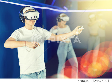 guy in virtual reality glasses learns a dance guy in virtual reality glasses learns a dance 124324201