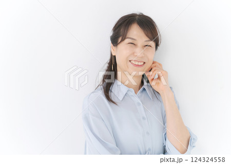 50代女性のポートレート 124324558