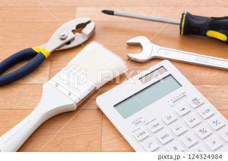 DIY工具と鉄工資材と電卓 124324984