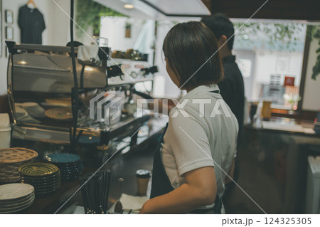 coffee shop 124325305