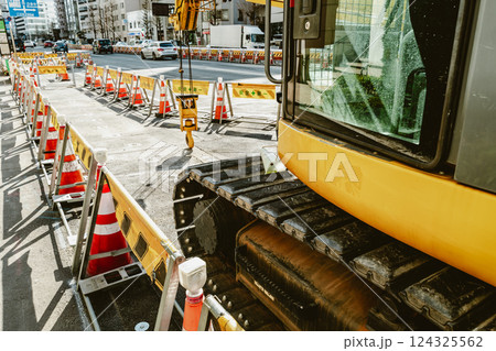 東京 工事中の国道15号 泉岳寺駅周辺 2025.03　フィルム調 124325562