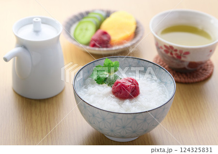 梅のおかゆ ( 白米のお粥 ) 梅のおかゆ ( 白米のお粥 ) 124325831