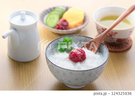 梅のおかゆ （ 白米のお粥 ） 124325836