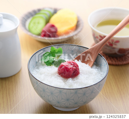 梅のおかゆ （ 白米のお粥 ） 124325837