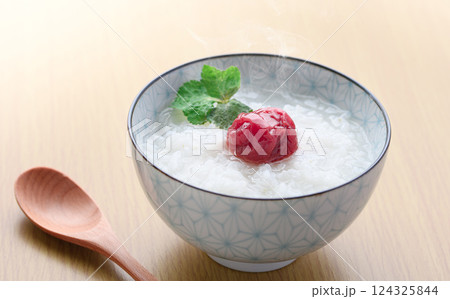 梅のおかゆ ( 白米のお粥 ) 梅のおかゆ ( 白米のお粥 ) 124325844