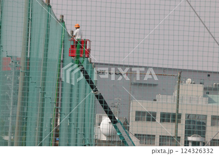 市民グラウンドの防球ネット修理 124326332