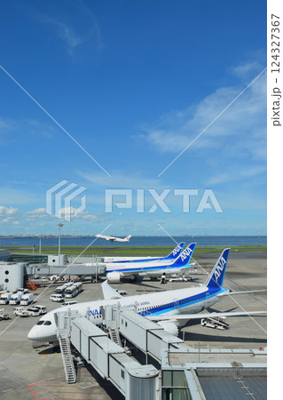 朝の羽田空港 朝の羽田空港 124327367