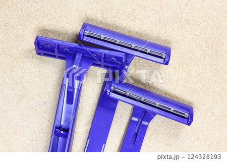 使い捨てカミソリ 124328193