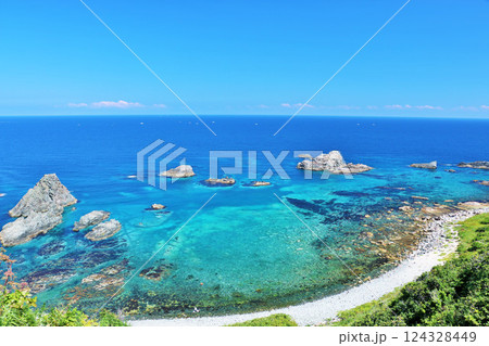 北海道 青空と青い海の島武意海岸 北海道 青空と青い海の島武意海岸 124328449