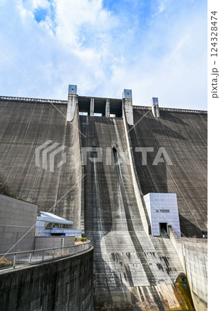 神奈川県の宮ヶ瀬ダム 神奈川県の宮ヶ瀬ダム 124328474