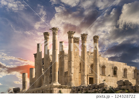 Temple of Zeus, Jordanian city of Jerash (Gerasa of Antiquity), capital and largest city of Jerash Governorate, Jordan. Against the background of a beautiful sky with clouds Temple of Zeus, Jordanian city of Jerash (Gerasa of Antiquity), capital and largest city of Jerash Governorate, Jordan. Against the background of a beautiful sky with clouds 124328722