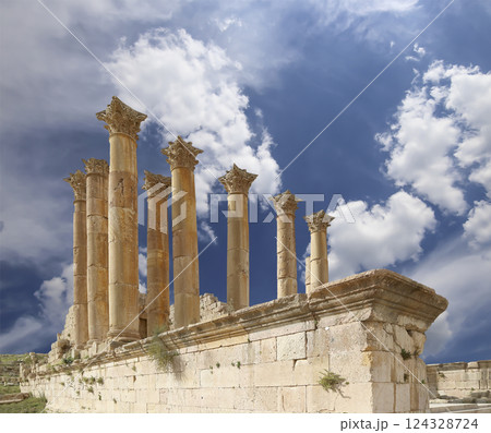 Temple of Zeus, Jordanian city of Jerash (Gerasa of Antiquity), capital and largest city of Jerash Governorate, Jordan. Against the background of a beautiful sky with clouds Temple of Zeus, Jordanian city of Jerash (Gerasa of Antiquity), capital and largest city of Jerash Governorate, Jordan. Against the background of a beautiful sky with clouds 124328724