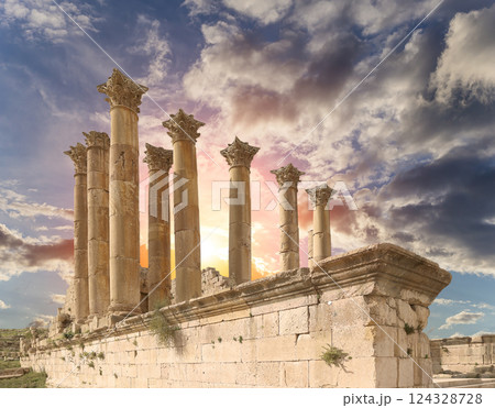 Temple of Zeus, Jordanian city of Jerash (Gerasa of Antiquity), capital and largest city of Jerash Governorate, Jordan. Against the background of a beautiful sky with clouds Temple of Zeus, Jordanian city of Jerash (Gerasa of Antiquity), capital and largest city of Jerash Governorate, Jordan. Against the background of a beautiful sky with clouds 124328728