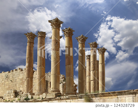Temple of Zeus, Jordanian city of Jerash  (Gerasa of Antiquity), capital and largest city of Jerash Governorate, Jordan. Against the background of a beautiful sky with clouds 124328729
